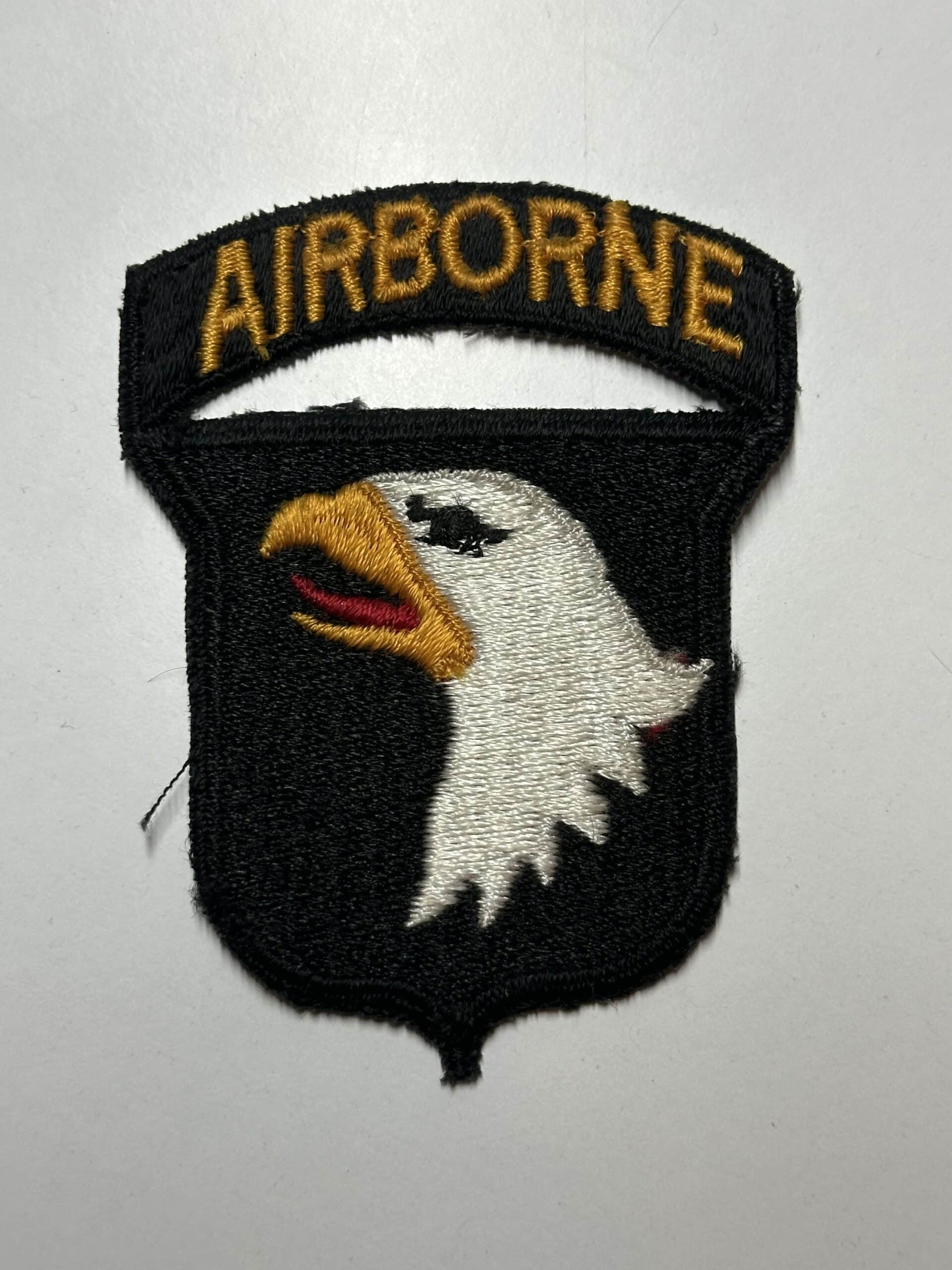 Insigne 101st airborne, type 7, black back