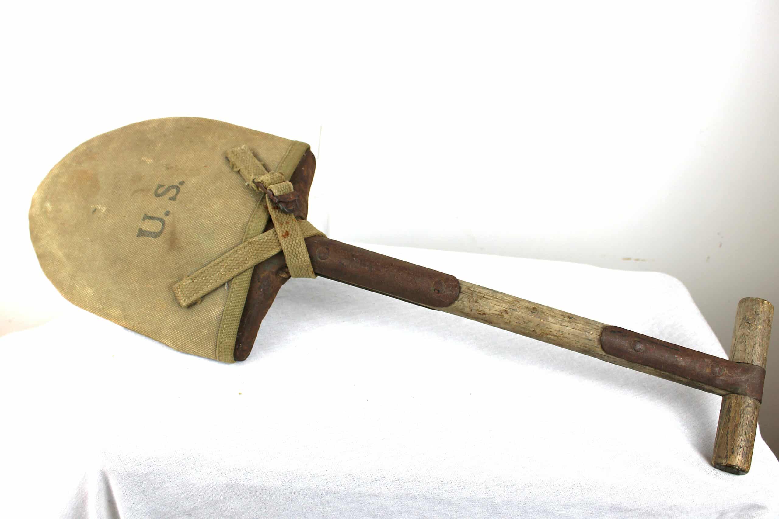 Pelle en T M-1910 datée 1943