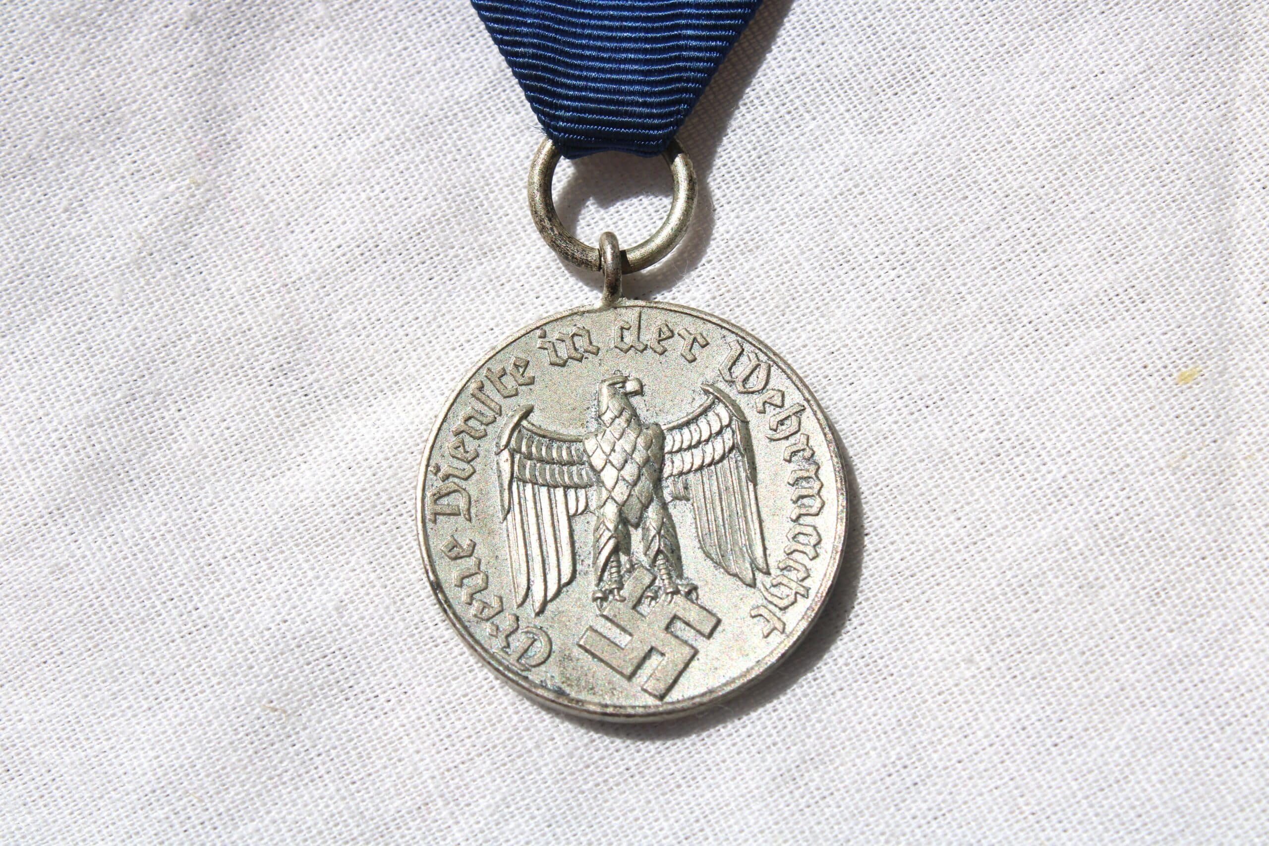 Médaille 4 ans dans la Wehrmacht avec son ruban