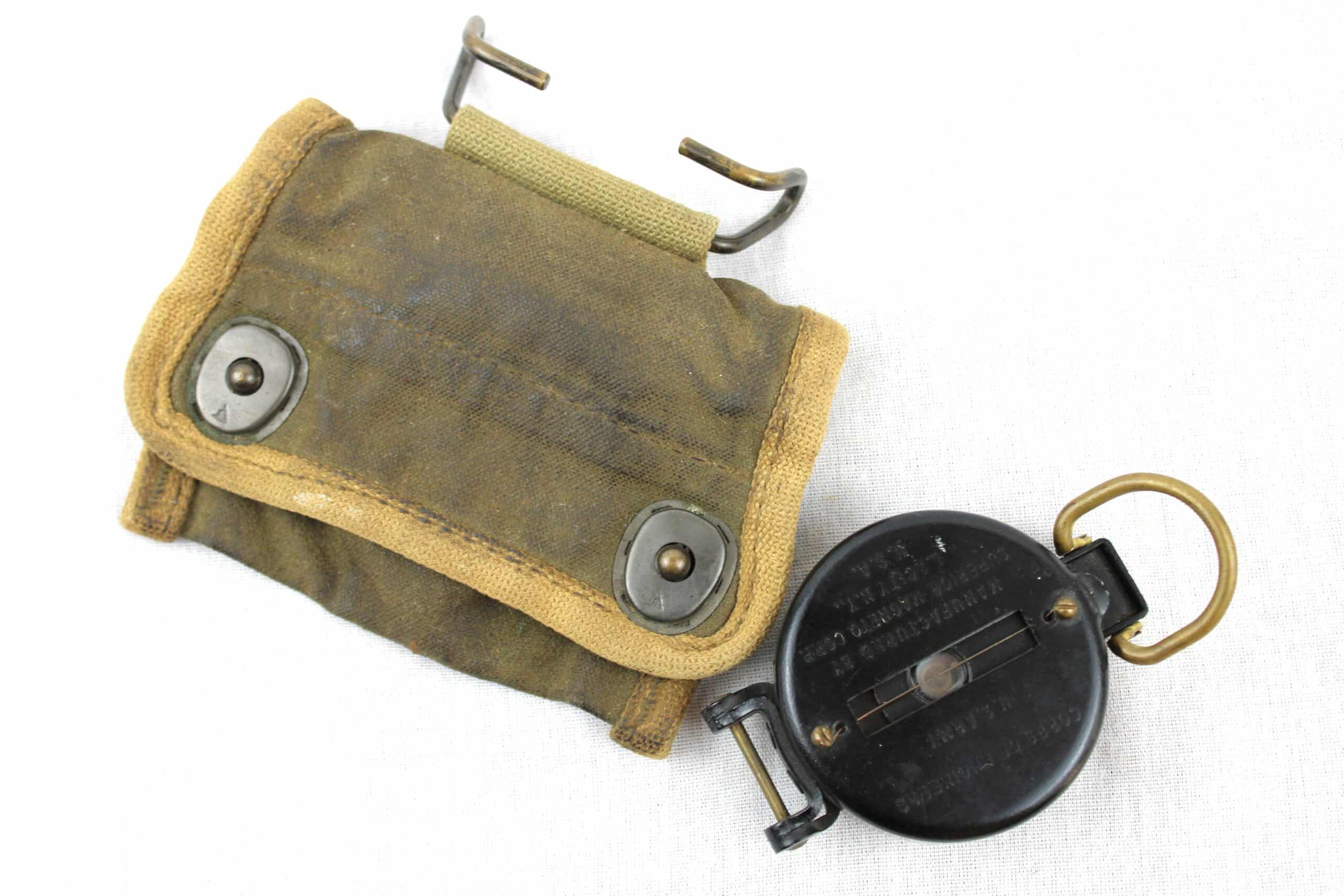 Boussole US Army dans sa pochette imprégnée