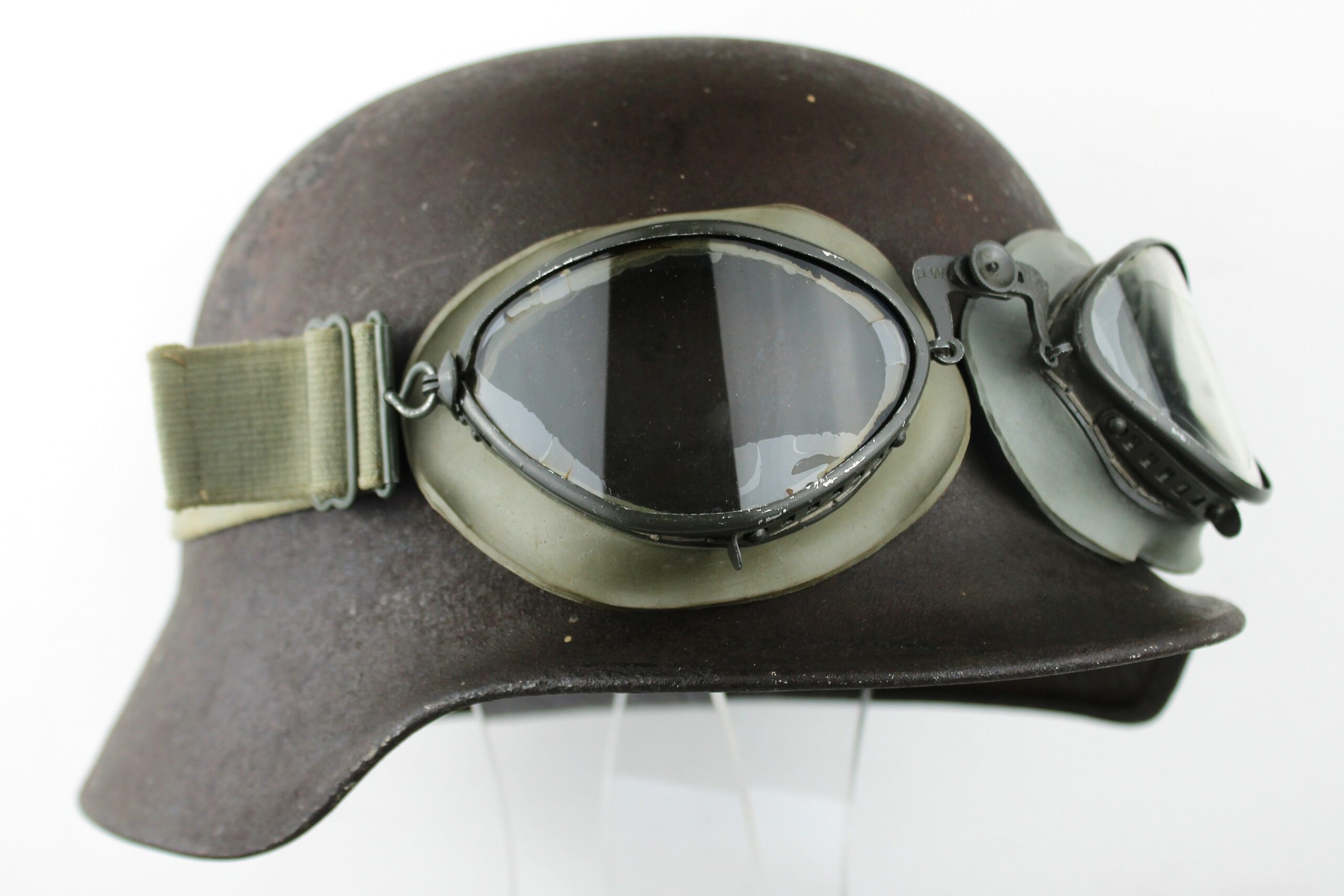 Masque de Kradmelder dans sa boite complète daté 1942