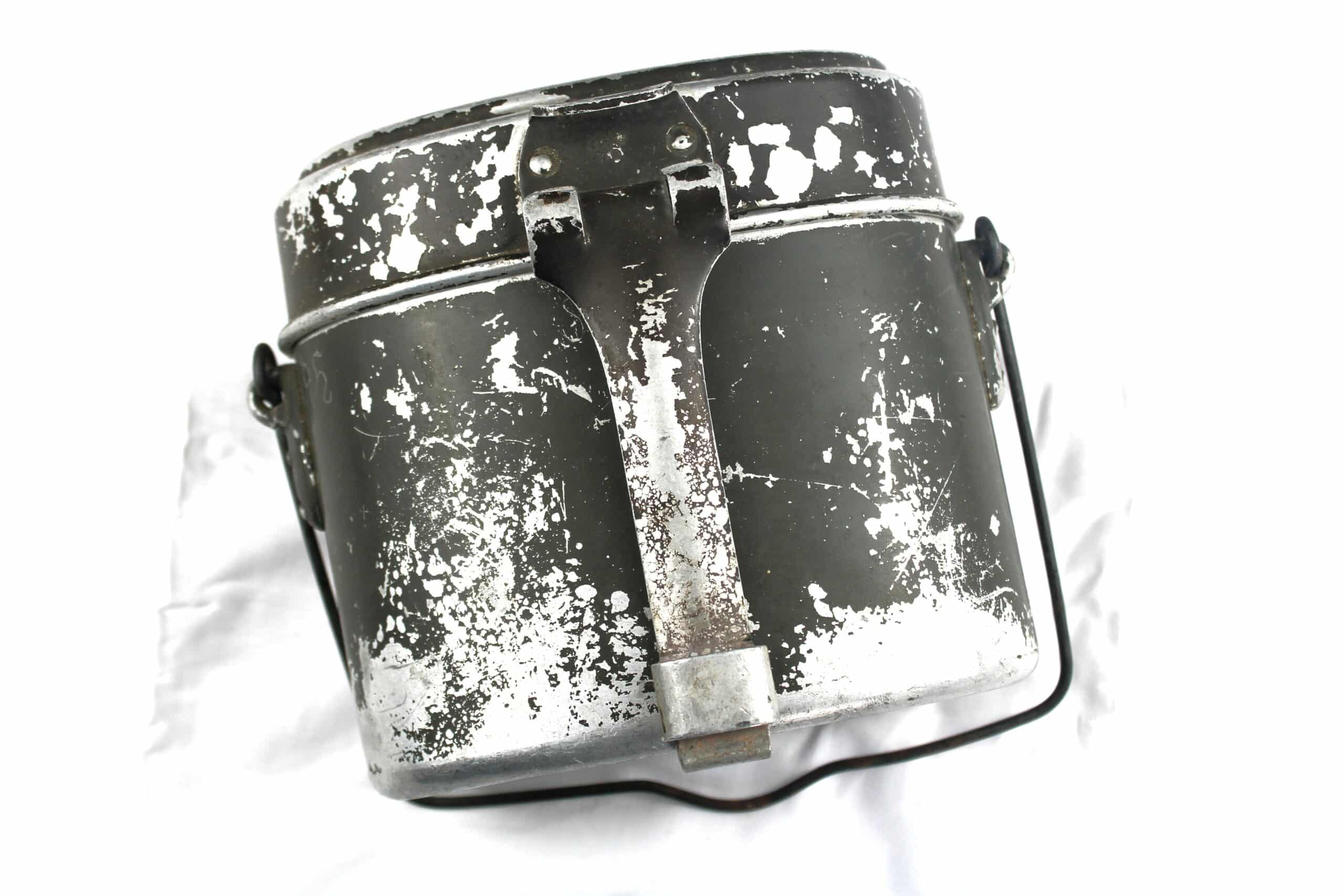 Gamelle allemande datée 1939 avec compartiment